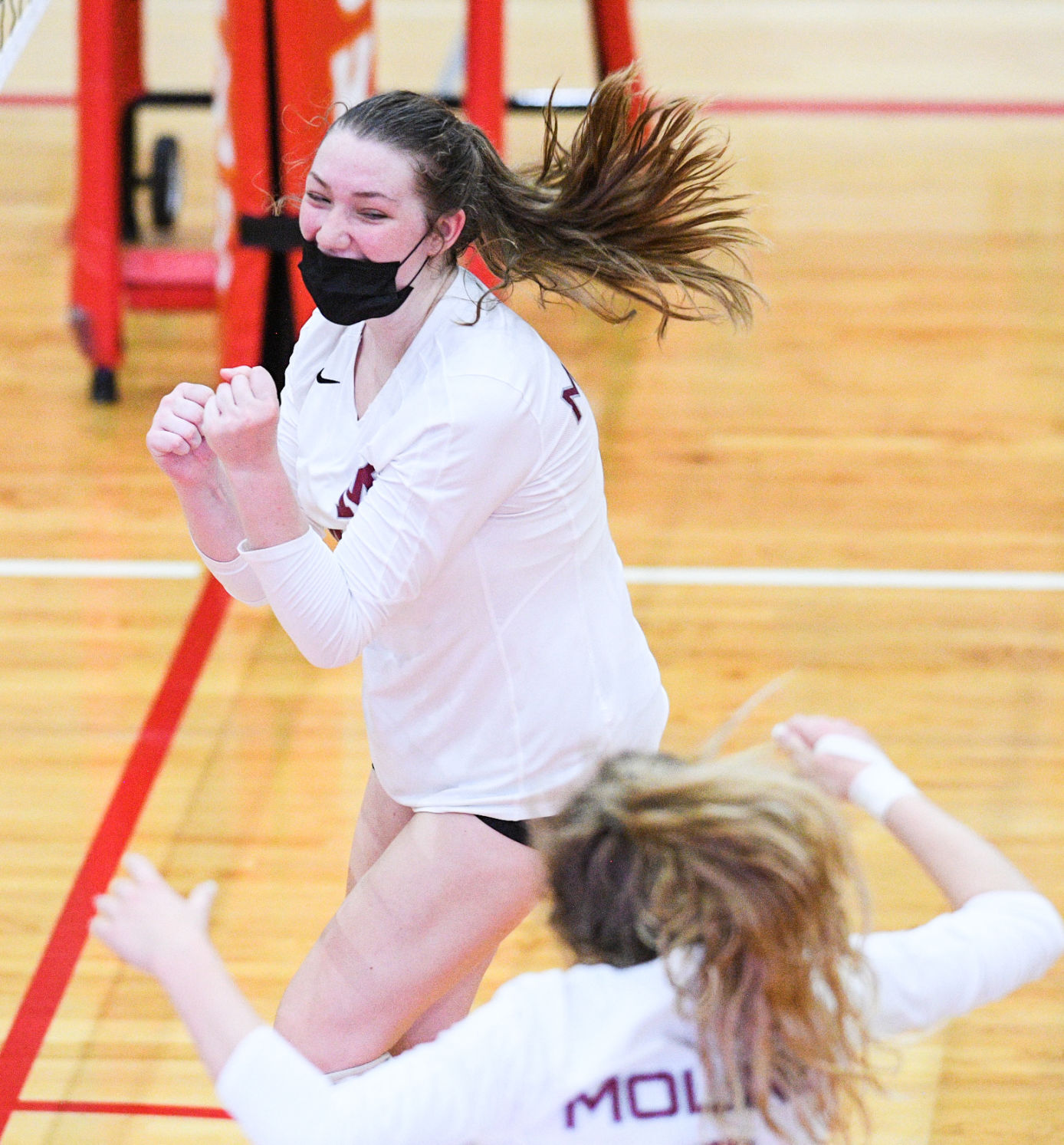 100521-qc-spt-moline-ri-vball-035